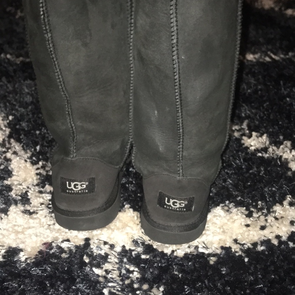 Uggs - Picture 3 of 4